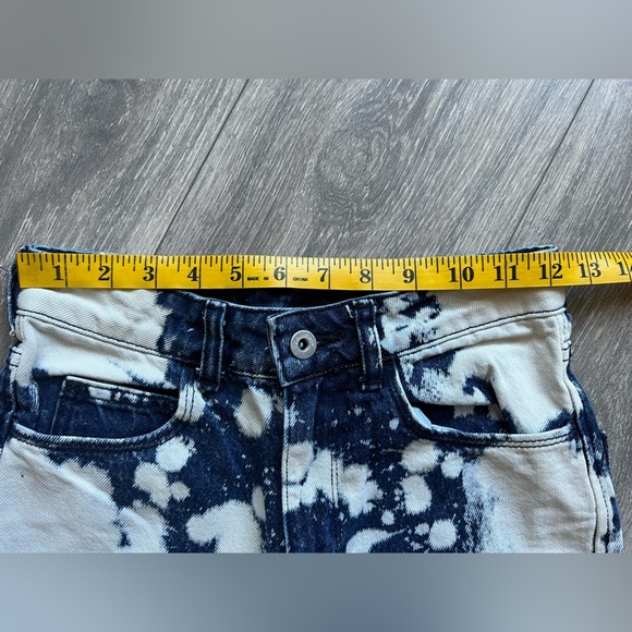COLLUSION x005 Straight Leg Bleach Splatter Ultra High Waisted Jeans. Size 25 - Picture 8 of 10
